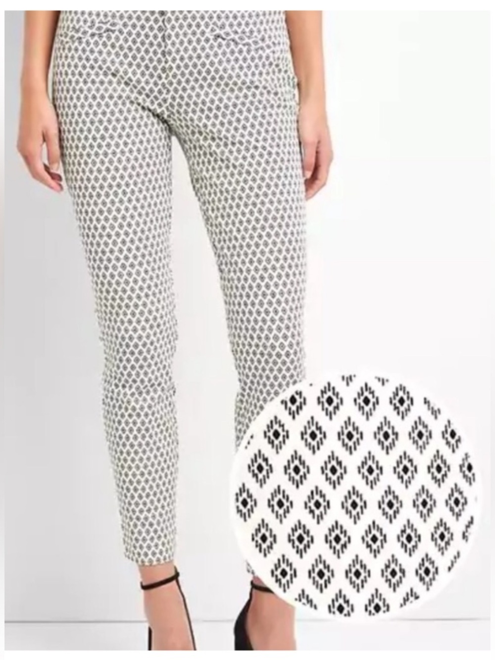 GAP White Slim Ankle Pants with Black Diamond Print